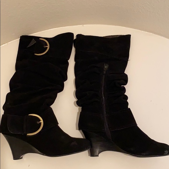 Von Maur Black Suede Slouch Boots 